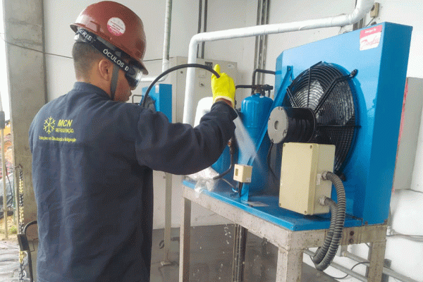 Manutenção Preventiva:  Hidrojateamento de Unidade Condensadora de Câmara Frigorífica